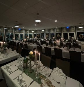 Eingedeckter Saal