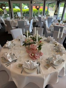 dekorierter Hochzeitstisch