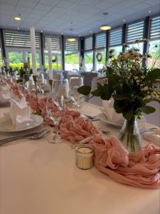 dekorierter Hochzeitstisch