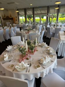 dekorierter Hochzeitstisch