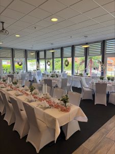 dekorierter Hochzeitstisch
