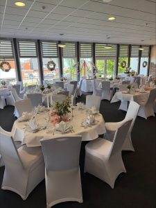 dekorierter Hochzeitstisch